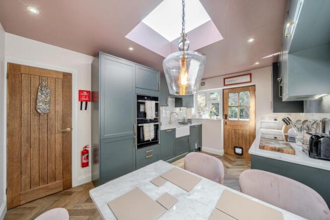 1431952-7-69bad37...