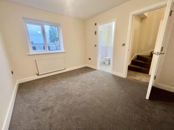 4 bed Semi-Detached to rent Image 9