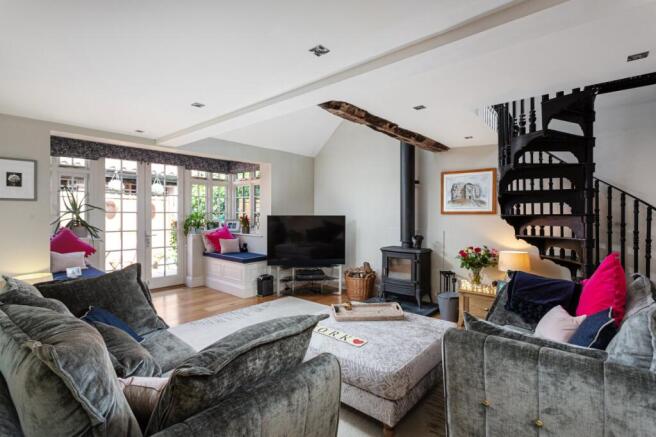 5 bed Detached for sale Image 9