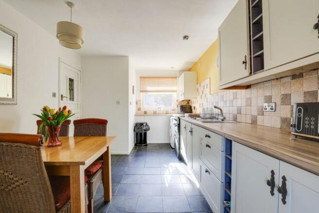 OPEN PLAN KITCHEN & DINING AREA