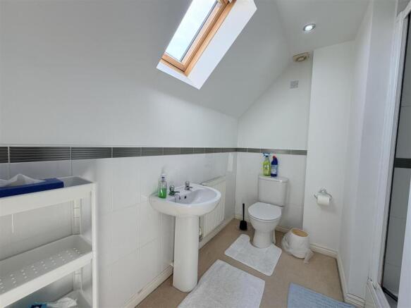 4 bed House for sale Image 12