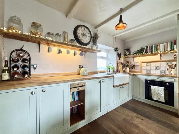 4 bed Farm House for sale Image 7