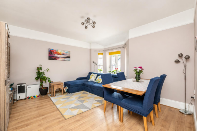 Sitting & Dining Area