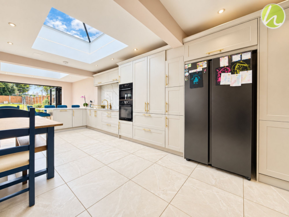 Kitchen/ Dining Room
