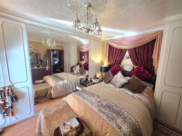 RECEPTION / BEDROOM
