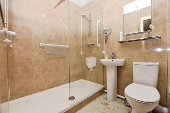 2 bed Flat for sale Image 8