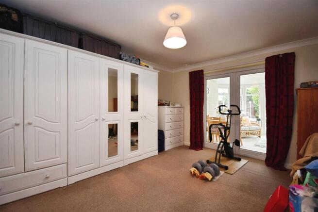 2 bed Semi-Detached Bungalow for sale Image 8