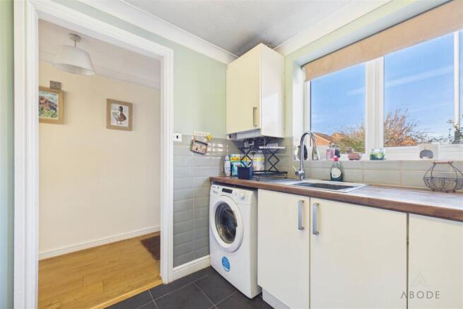 Ashbrook Close, Uttoxeter, Staffordshire photo 4