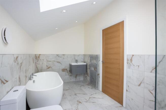 4 bed Semi-Detached for sale Image 7