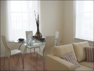 LOUNGE/DINER