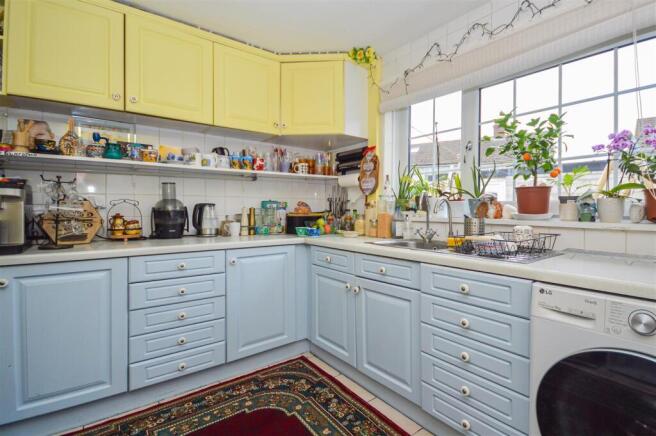 3 bed Semi-Detached for sale Image 4