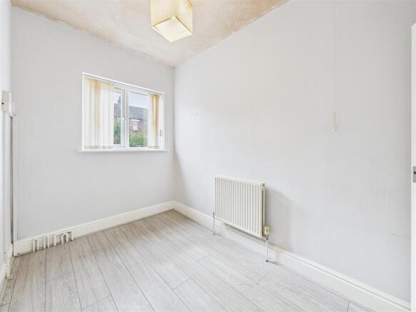 3 bed Terraced to rent Image 12