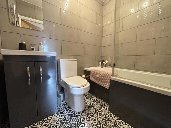 2 bed Apartment for sale Image 5