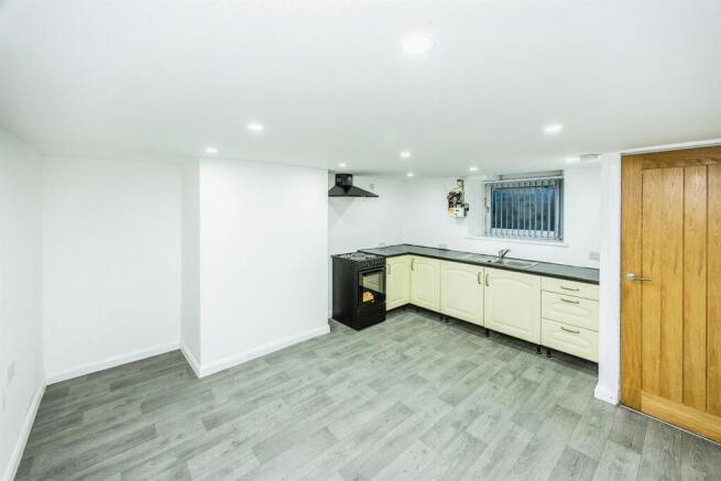 2 bed House to rent Image 4