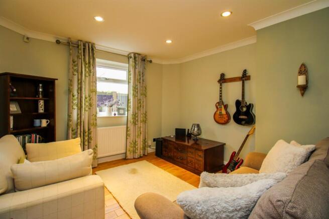4 bed Detached for sale Image 11