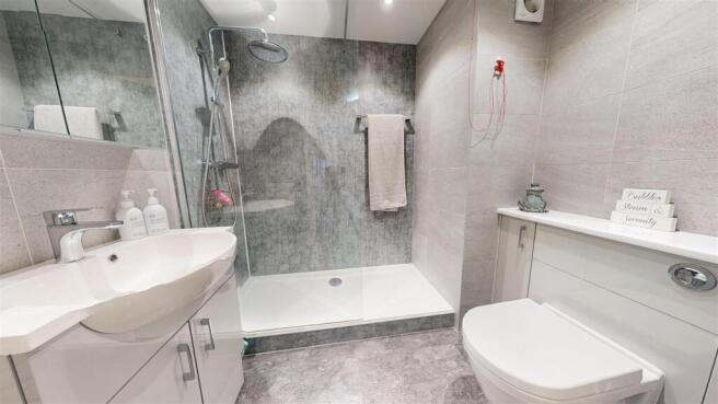 Henbury Court Bathroom