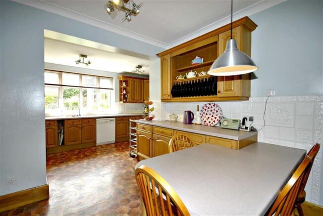 KITCHEN/BREAKFAST RO