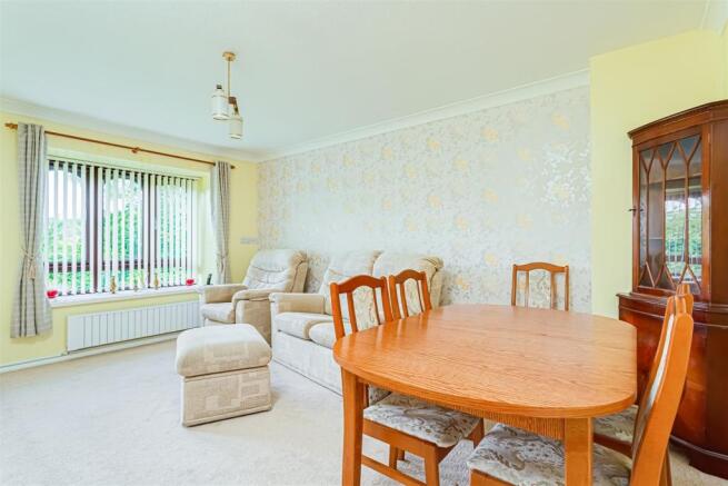 flat-derby-close-epsom-downs-117.jpg