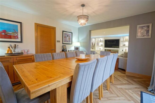 6 bed Detached for sale Image 9