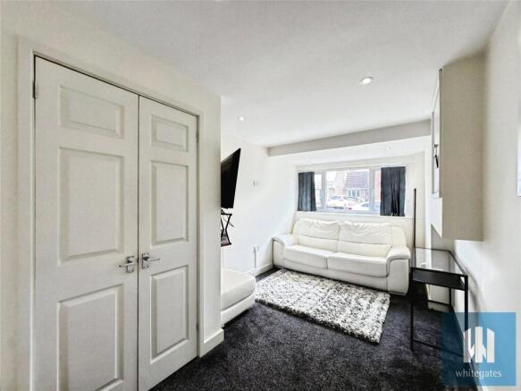 5 bed Detached for sale Image 8