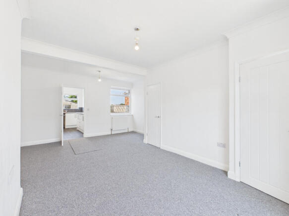 2 bed Terraced to rent Image 4