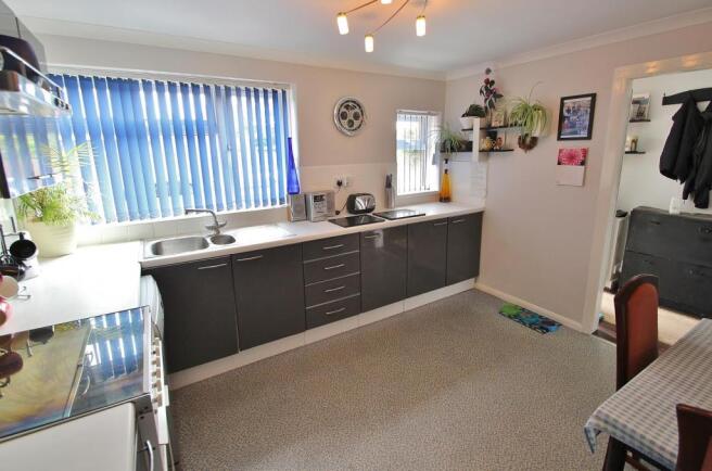Kitchen 2.JPG