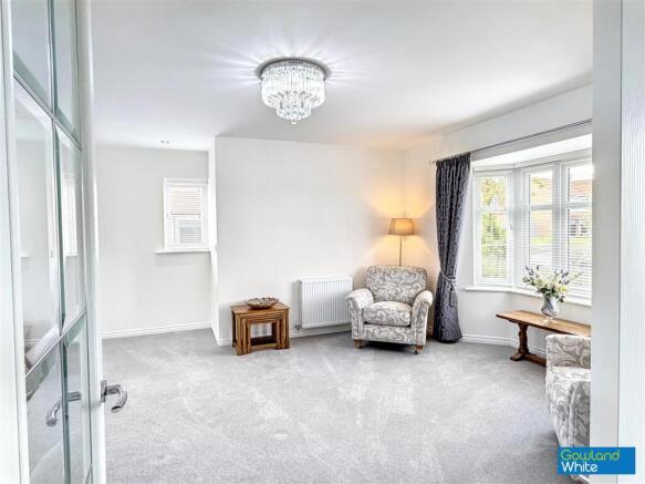 4 bed Detached for sale Image 8