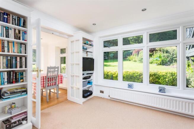 5 bed Detached for sale Image 10