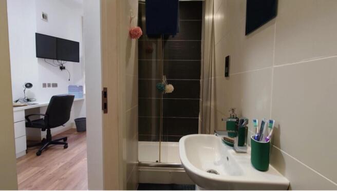 Photo 3
