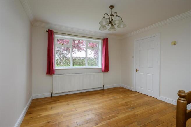 4 bed Detached for sale Image 9