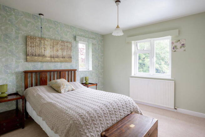 5 bed Detached for sale Image 12