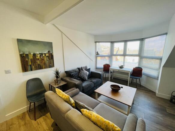 2 bed Apartment to rent Image 8