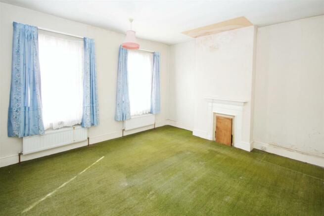 Bedroom 201a.JPG