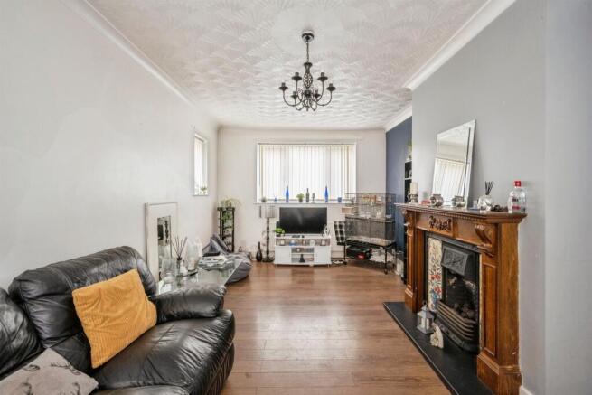 4 bed Detached for sale Image 9