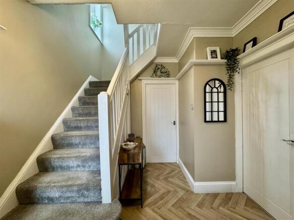 4 bed Semi-Detached for sale Image 11