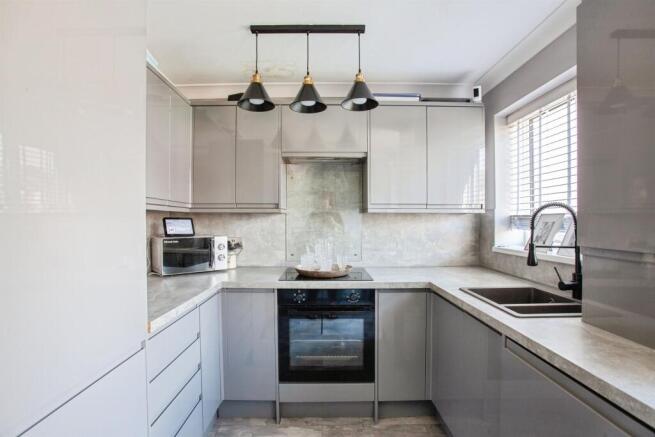 2 bed Terraced for sale Image 7
