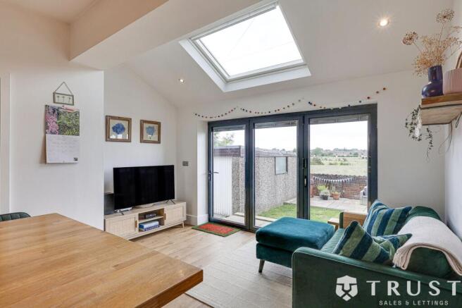 3 bed Semi-Detached for sale Image 6