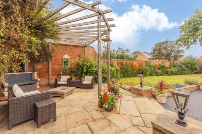 The-Square-Leicestershire-detached-house-Littletho