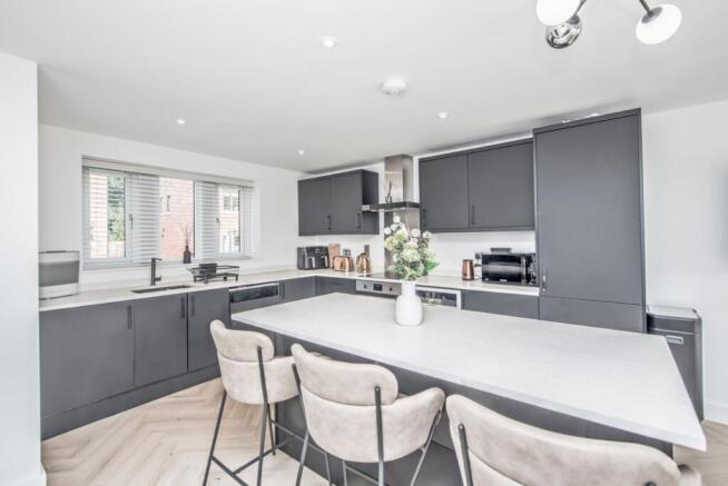 4 bed Detached for sale Image 5
