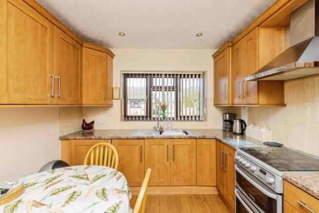 3 bed Semi-Detached Bungalow for sale Image 5