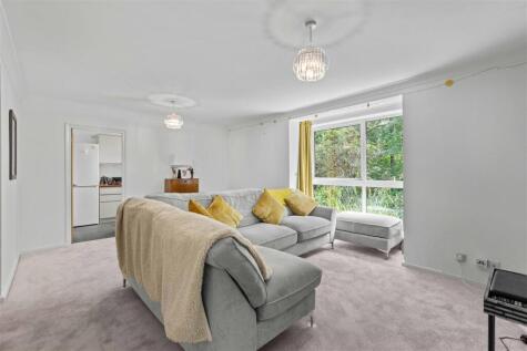 Cardwell Crescent, Ascot