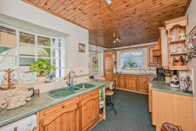3 bed Terraced for sale Image 11