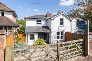 2, Rose Cottages, Harrow Road West, Dorking RH4 3BA