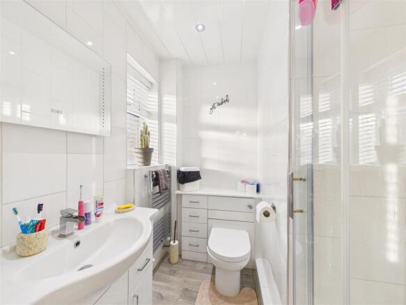4 bed Detached for sale Image 9
