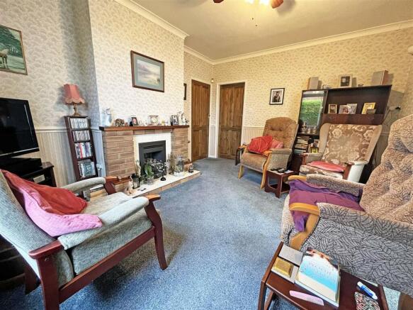 Lounge1.jpg