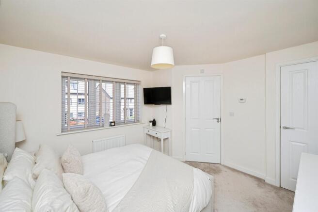 3 bed Semi-Detached for sale Image 11