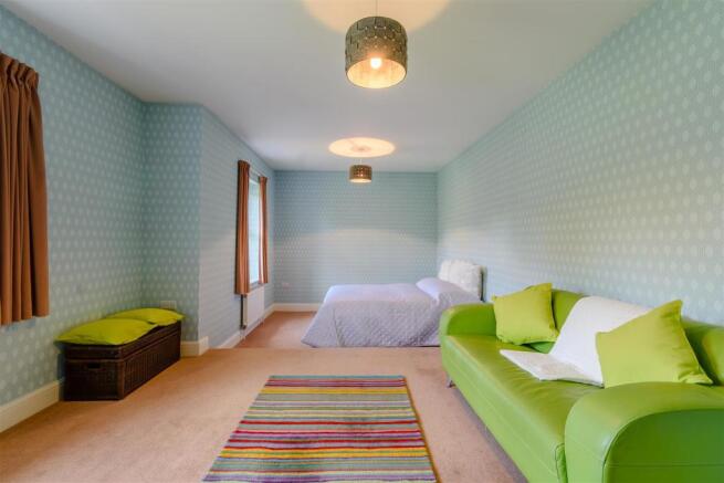 8439245-interior23.jpg