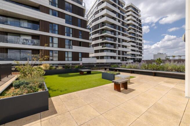 Beck Square, E10