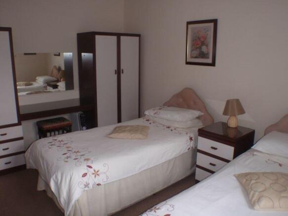 BEDROOM 2