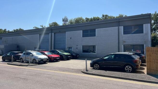 27-28 Stansted Distribution Centre - External Ph